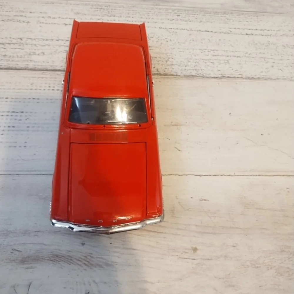 FORD MUSTANG RED COUPE 1:18 RF.8122 1 OF 2500 SPECIAL REISSUE 2003 MIRA SOLIDO